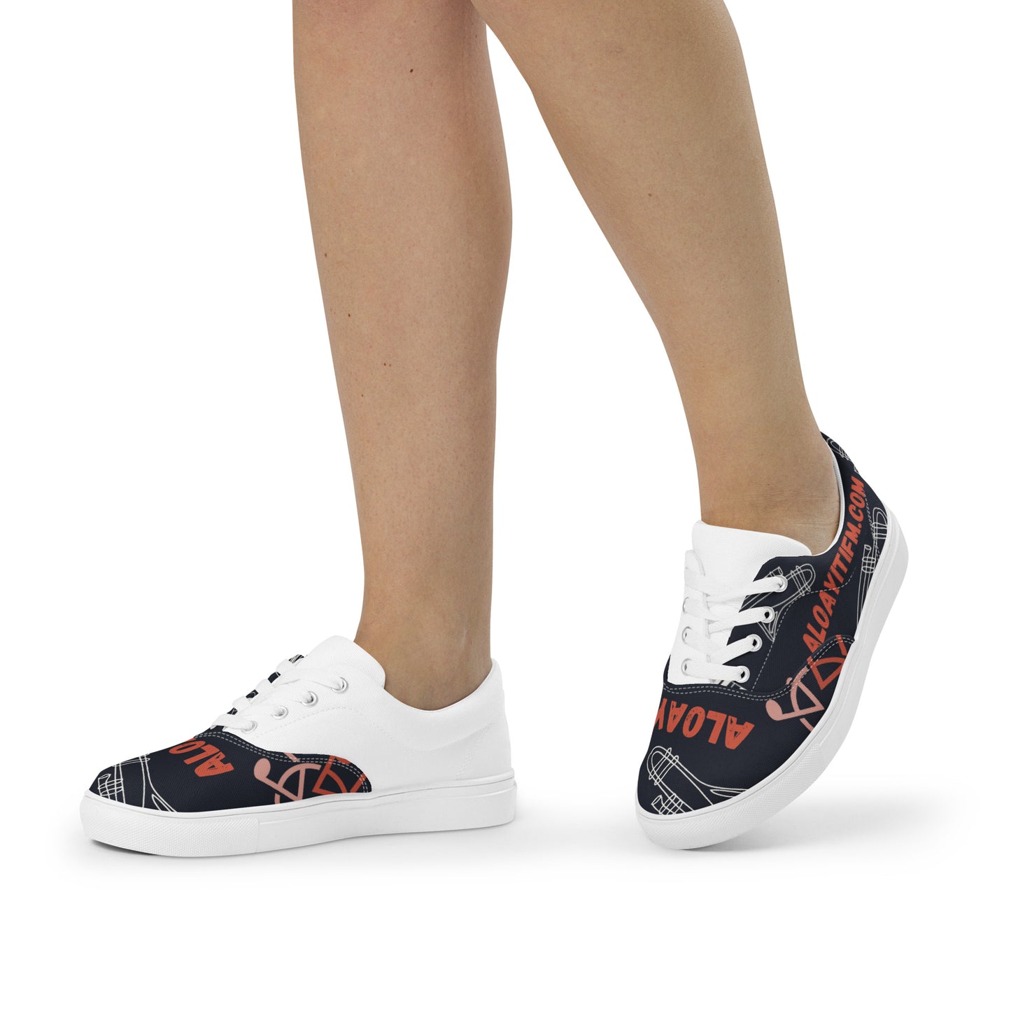 Women’s lace-up canvas shoes